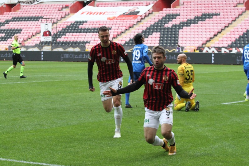 13 OYUNCUNUN SÖZLEŞMESİ BİTTİ