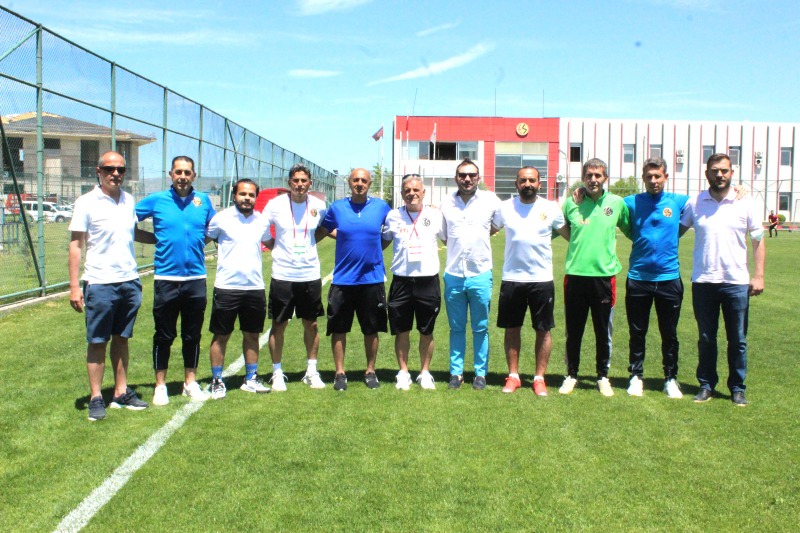 ANTRENÖRLER TAM KADRO