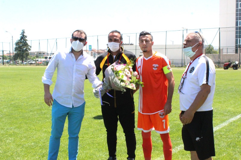 GENÇLERİN BAYRAMINI KUTLADI