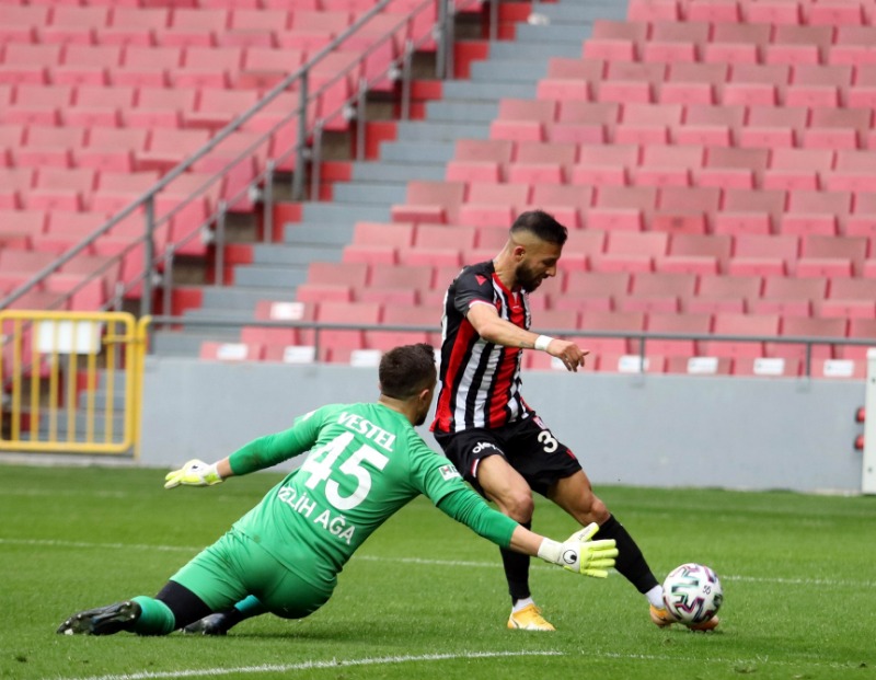 6 FİLE BEKÇİSİ KALEYİ KORUDU