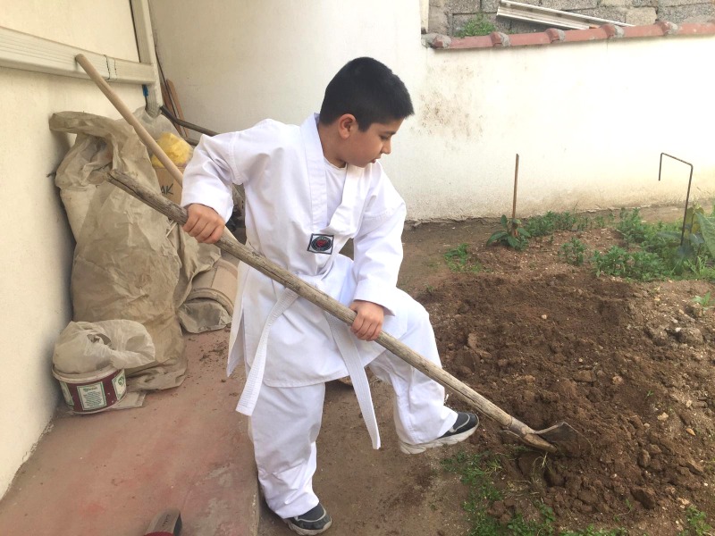 GÖKMEYDANSPORDA  HÜNERLİ ELLER ÜRETİME