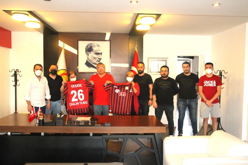 ÇAĞLAN YILMAZIN  AİLESİNE FORMA