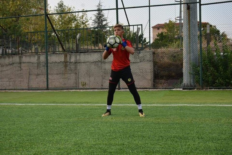 3 OYUNCUYA YAKIN TAKİP VAR