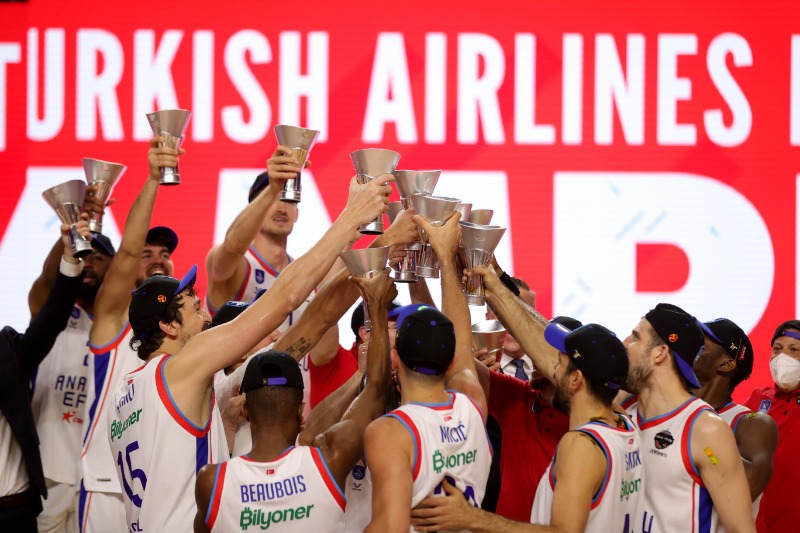 ANADOLU EFES İLK KEZ EUROLEAGUEİ KAZANDI