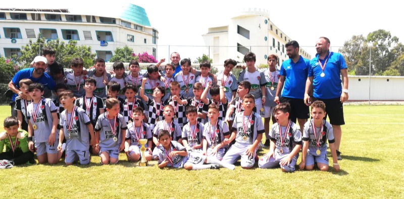 GELECEĞE UMUTLA BAKIYORUZ