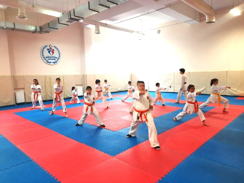 KARATECİLER HIZLI GİRDİ