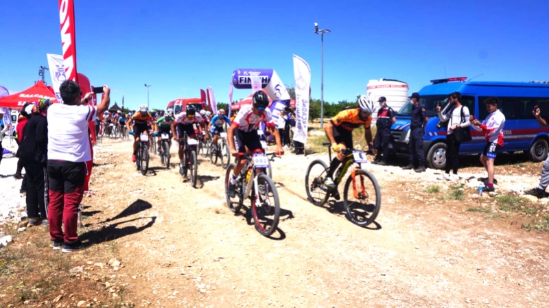 2 BİSİKLETÇİMİZ KÜRSÜYE ÇIKTI