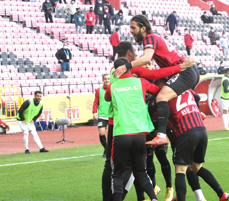 MEVLÜT FESHETTİ GİTTİ