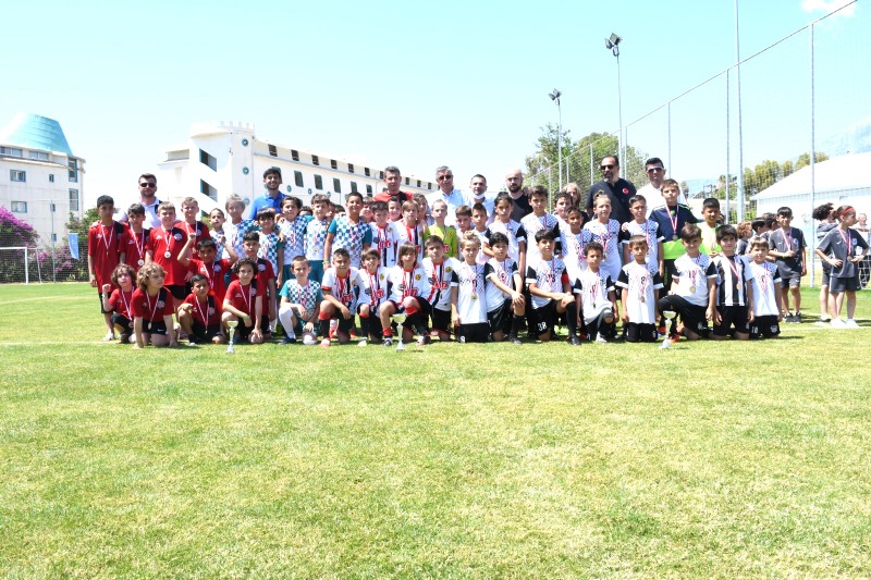 GELECEĞİMİZ SİZSİNİZ