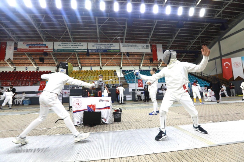 ESKRİM ŞAMPİYONASI BAŞLADI