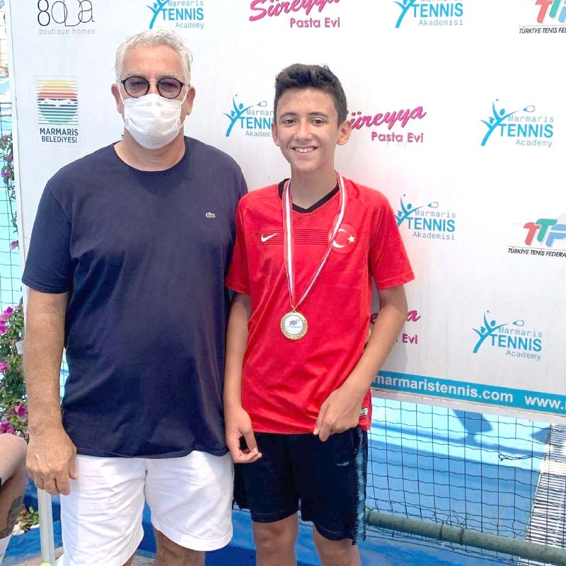 MEHMET EREN KÖLELİ  BİRİNCİ OLMAYI BİLDİ