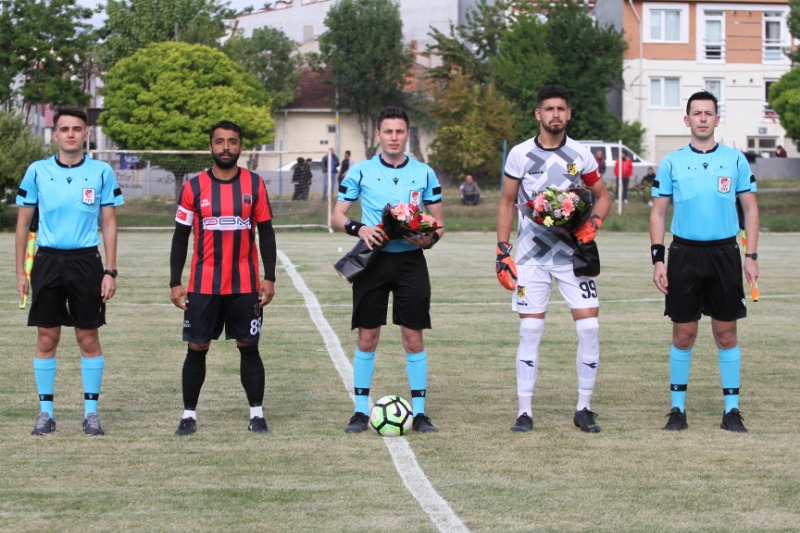 ÇİÇEKLERLE BAŞLADI