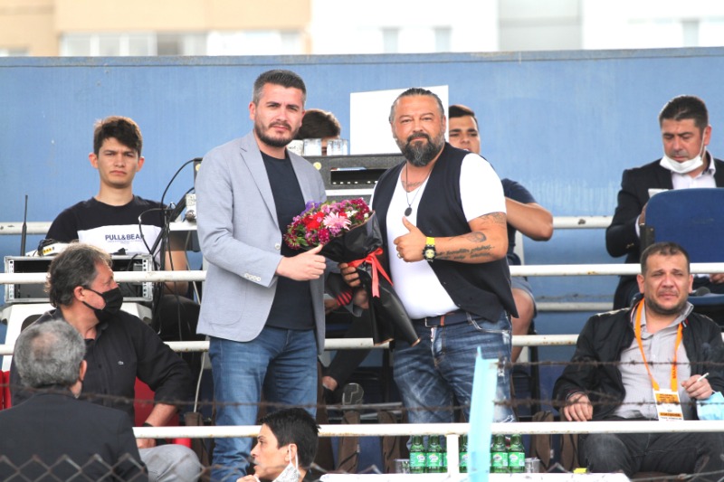 YİNE ÇİÇEKLERLE BAŞLADI