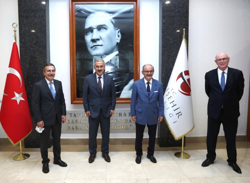 SAYIN VALİ MİLLETVEKİLLERİ BELEDİYE BAŞKANLARI SİYASİLER ESKİŞEHİRLİ İŞ ADAMLARI ESKİ BAŞKAN VE YÖNETİCİLER ŞEHRİN EN BÜYÜK MARKASI ESKİŞEHİRSPOR KAPANIYOR.. SESSİZ KALMAYIN. ES-ES İÇİN BİR ARAYA GELİN