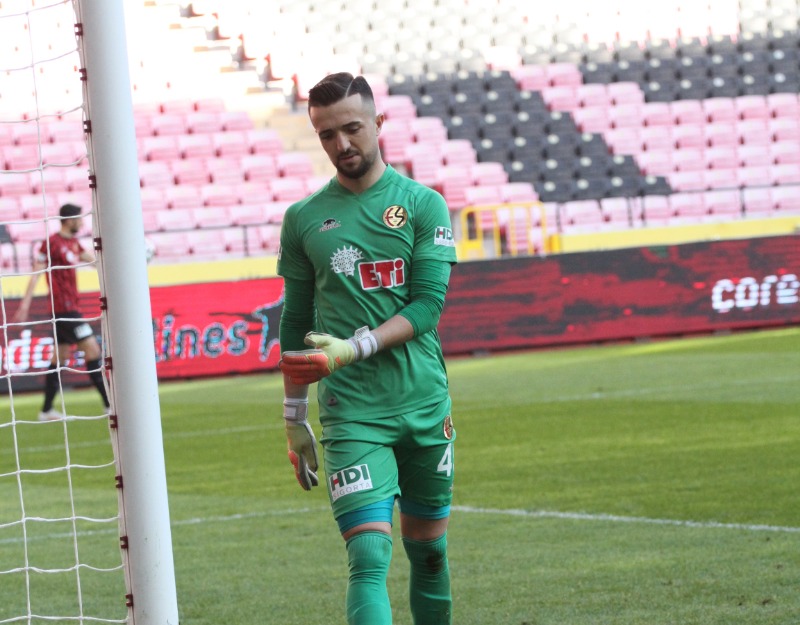 MELİHDE İMZAYI VERDİ