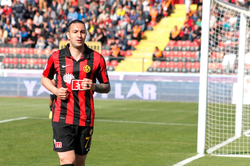 ES-ES İÇİN  ÖZÜR DİLEDİ