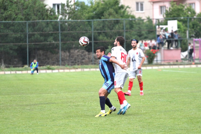 CENK FEDAKARLIK YAPIYOR