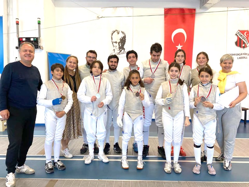 ESKRİMCİLERDEN TURNUVA