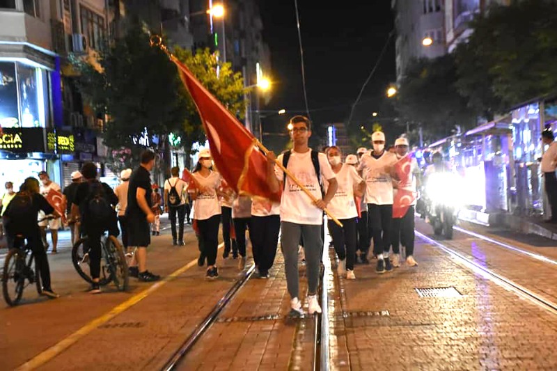 SANCAK BAYRAĞINI VALİ AYYILDIZA VERDİLER
