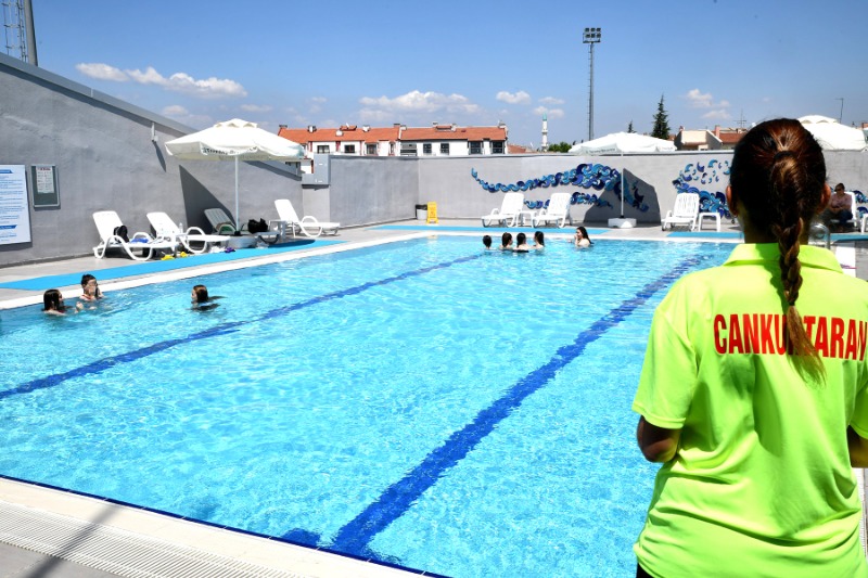 AÇIK HAVADA YÜZME KEYFİ