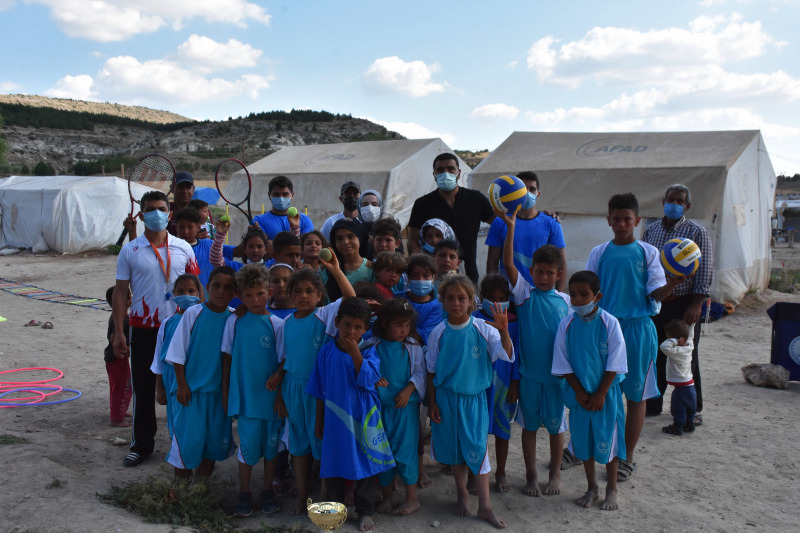 ONLARDA SPOR İLE TANIŞTI