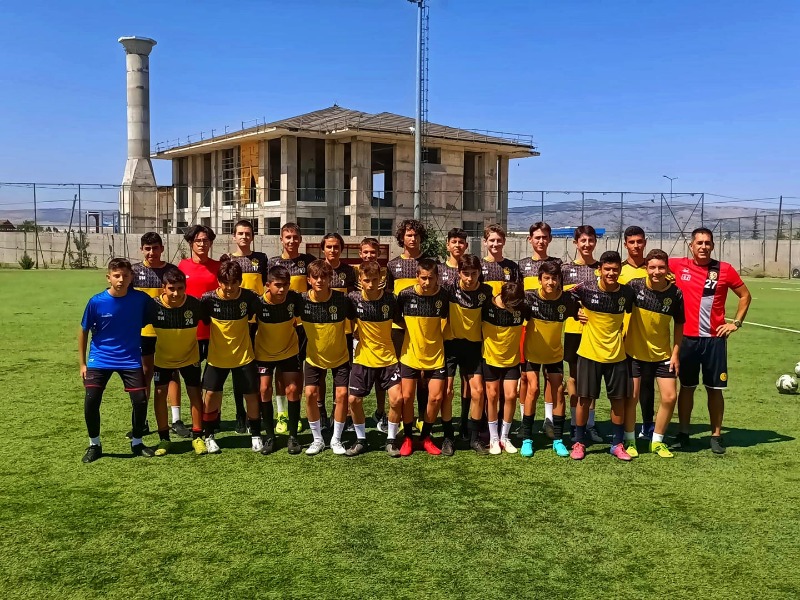 ES-ES U15LERİ DURMUYOR