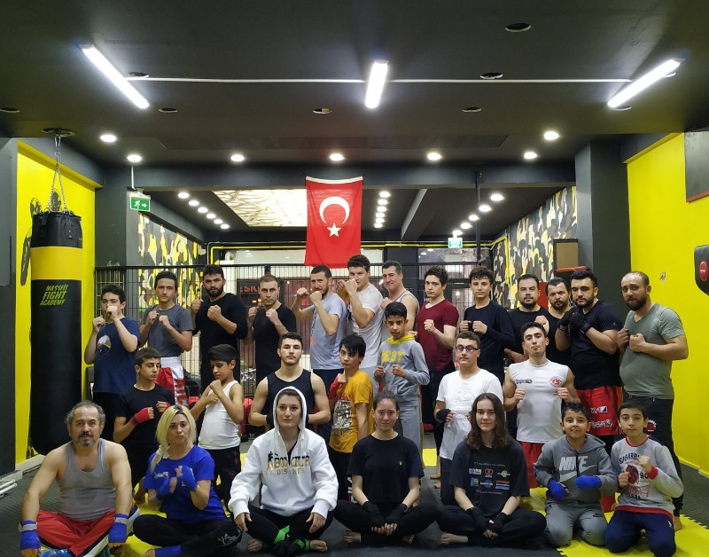 KICK-BOKS SEVİLDİ