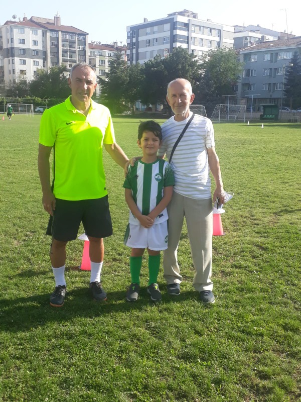 YİĞİT DEDESİNİ  ÖRNEK ALIYOR