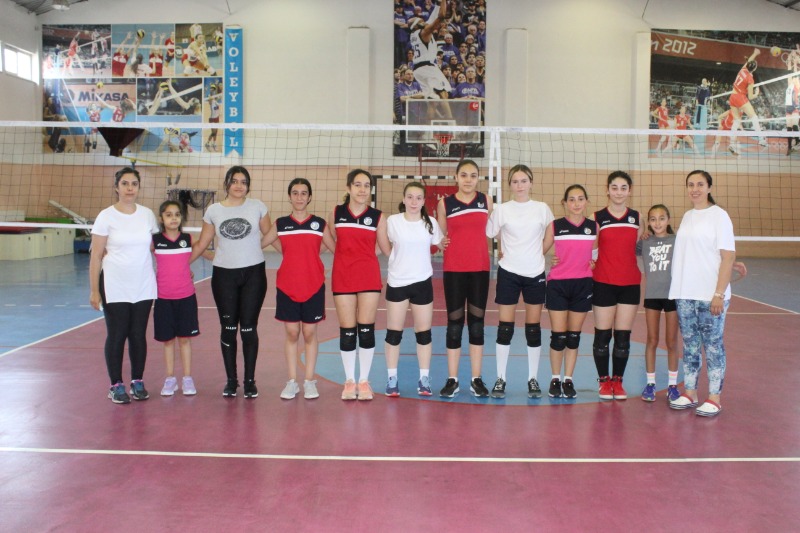 ONLARIN HOBİLERİ VOLEYBOL