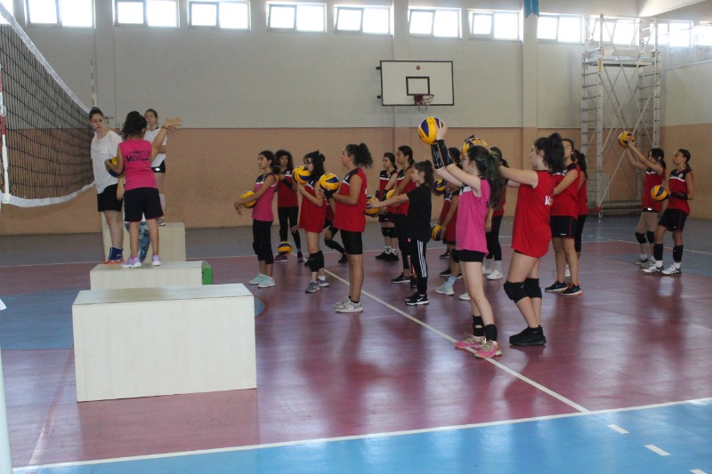 GELECEĞİN SULTANLARI  TEPEBAŞINDA YETİŞİYOR