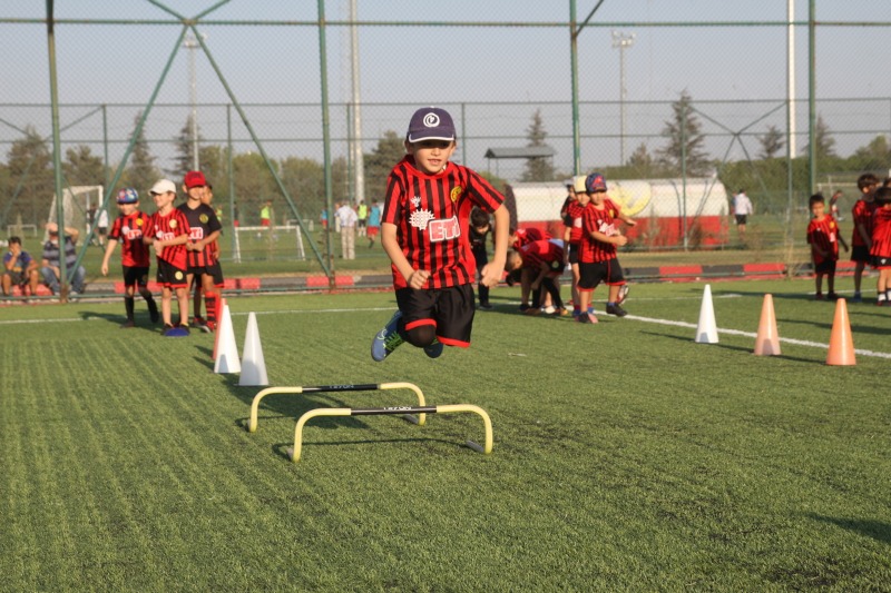 FABRİKA ÇALIŞIYOR