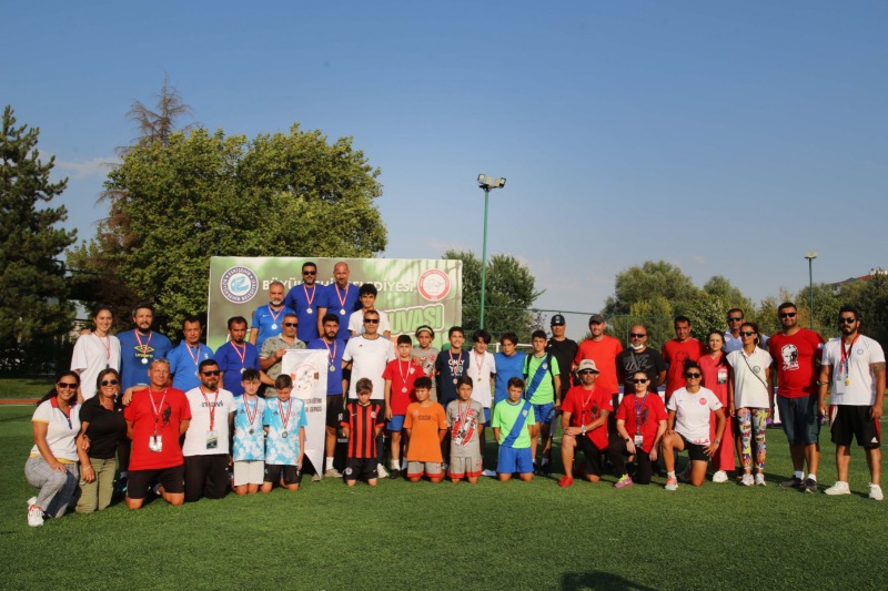 AYAK TENİSİ TURNUVASI SONA ERDİ