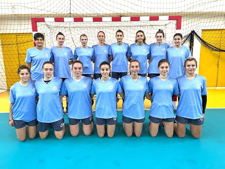 ANADOLU EVİNDE AÇIYOR