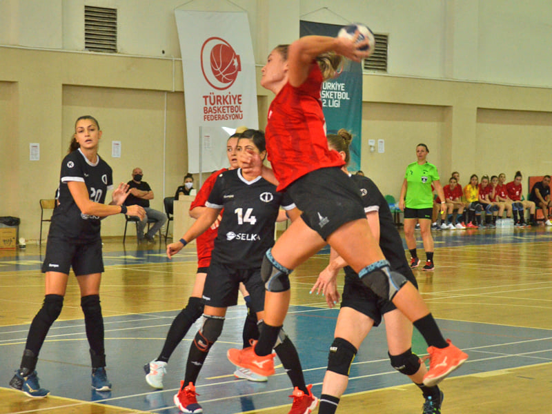 MELEKLER  EKSİKLERİ  GÖRDÜ