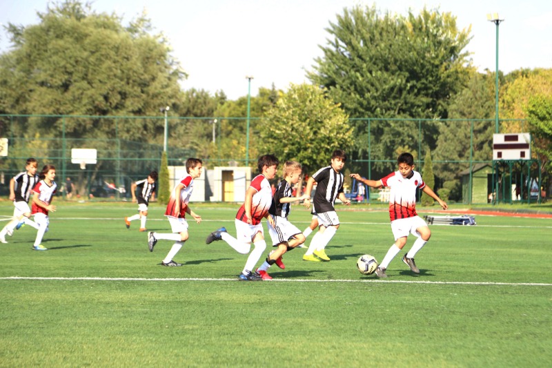 FUTBOL ŞENLİĞİ BAŞLADI