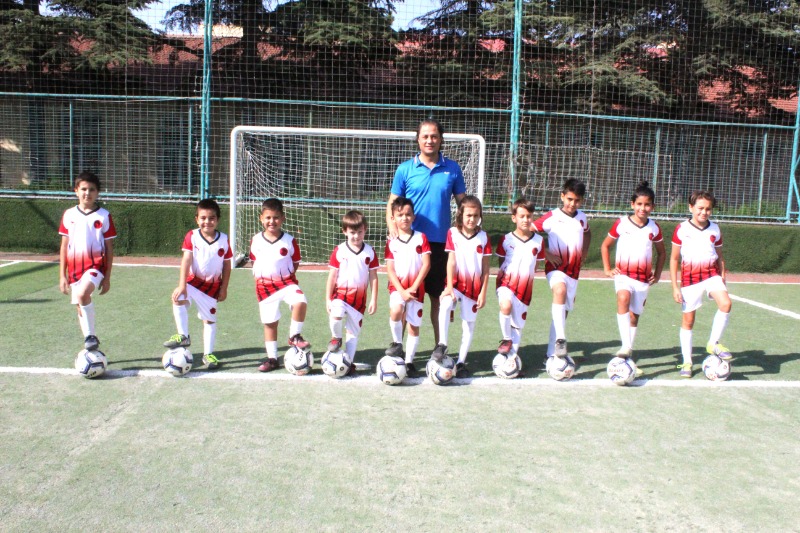 26 GENÇLİK ÇALIŞIYOR