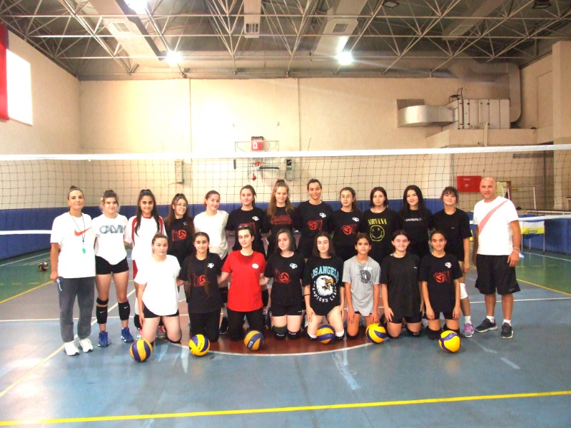 YILDIZ VOLEYBOL PARLIYOR