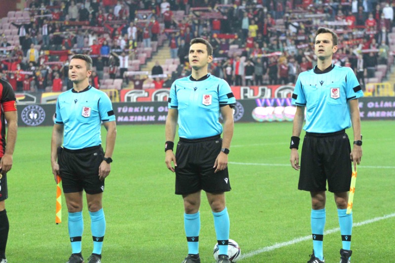 SENDE AZ DEĞİLSİN