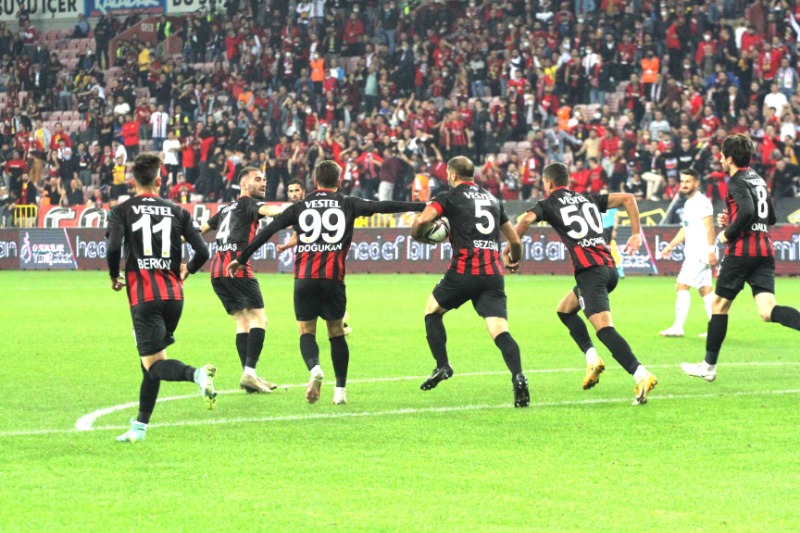 SEN SALLANMA YOKSA YIKILIYORUZ