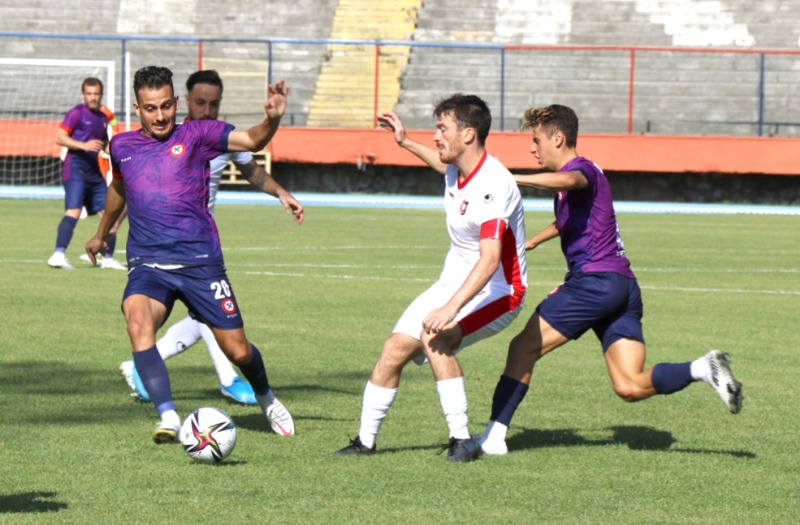 RAKİP GALİBİYETİ KAÇIRDI (2-2)