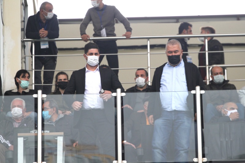 YÖNETİCİLER DE TRİBÜNDE