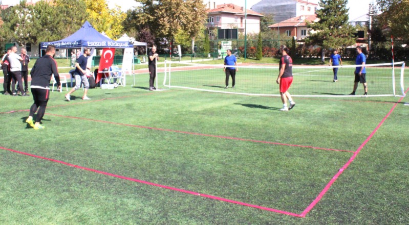 AYAK TENİSİ TÜRKİYE ŞAMPİYONASINA GİDECEKLER