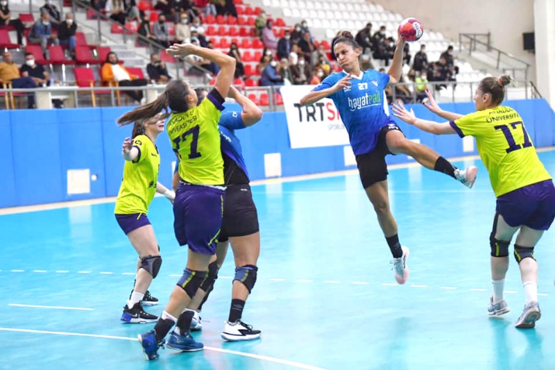 MELEKLER İLKİ BAŞARMAK İSTİYOR