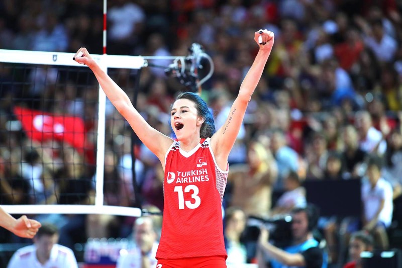 MERYEM BOZ ESKİŞEHİRSPOR’U TUTUYORUM