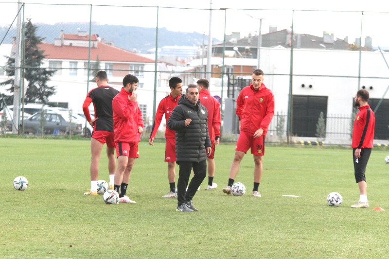 ŞİMŞEKLER KAMPA GİRİYOR