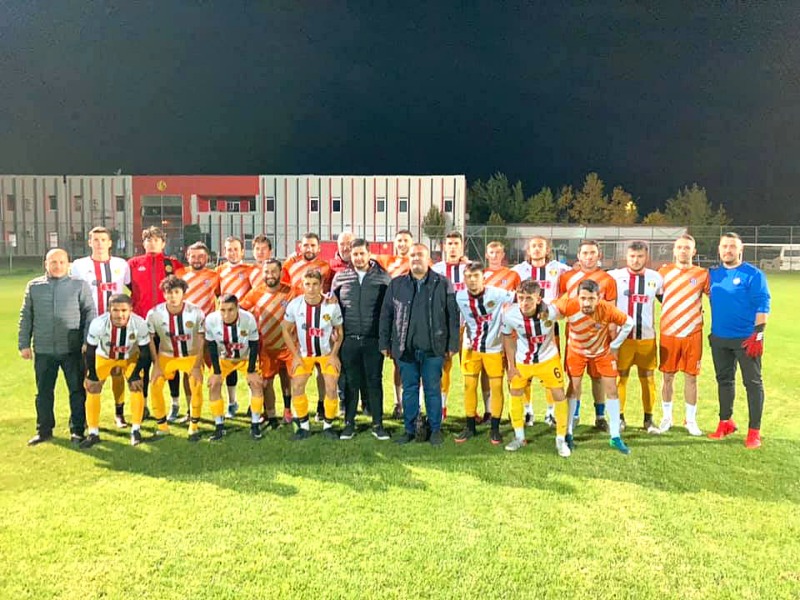 ALPAGUTSPOR İLE  GENÇLER OYNADI