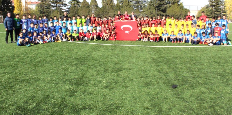 CUMHURİYET ÇOCUKLARI BÜYÜLEDİ