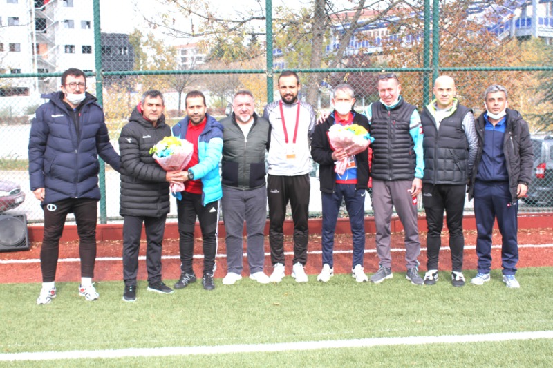 TÜFADDAN ANTRENÖRLERE ÇİÇEK