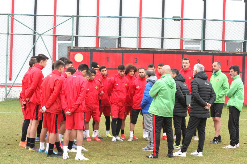 BÜYÜK FUTBOLCU GİBİ OYNAYIN