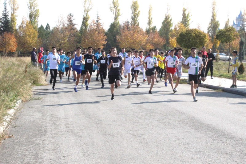 CUMHURİYET VE ATATÜRK YOL  KOŞUSU ADINA YAKIŞIR GEÇTİ